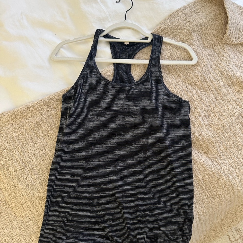 Lululemon Athletica Gray Fitted Sleeveless Tank Top
